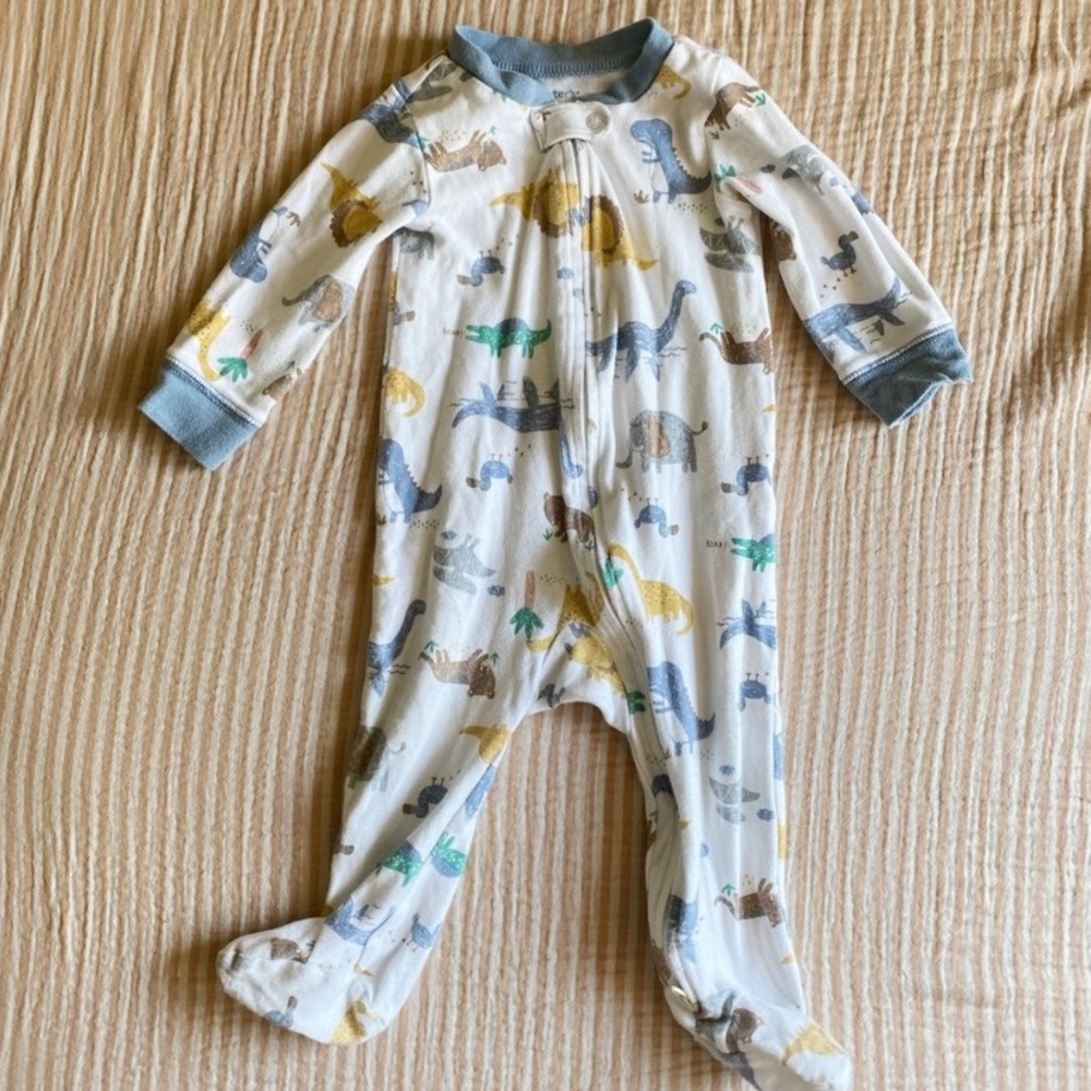 Carter’s Long Sleeve Footie PJ • 9 Months • Dinosaur Themed Pijama Pastel Colors